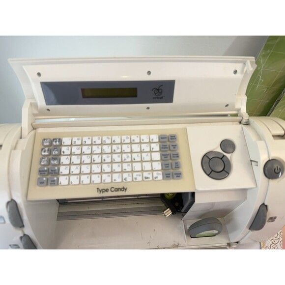 Cricut Personal Electronic Cutter Machine CRV001 - Picture 7 of 17